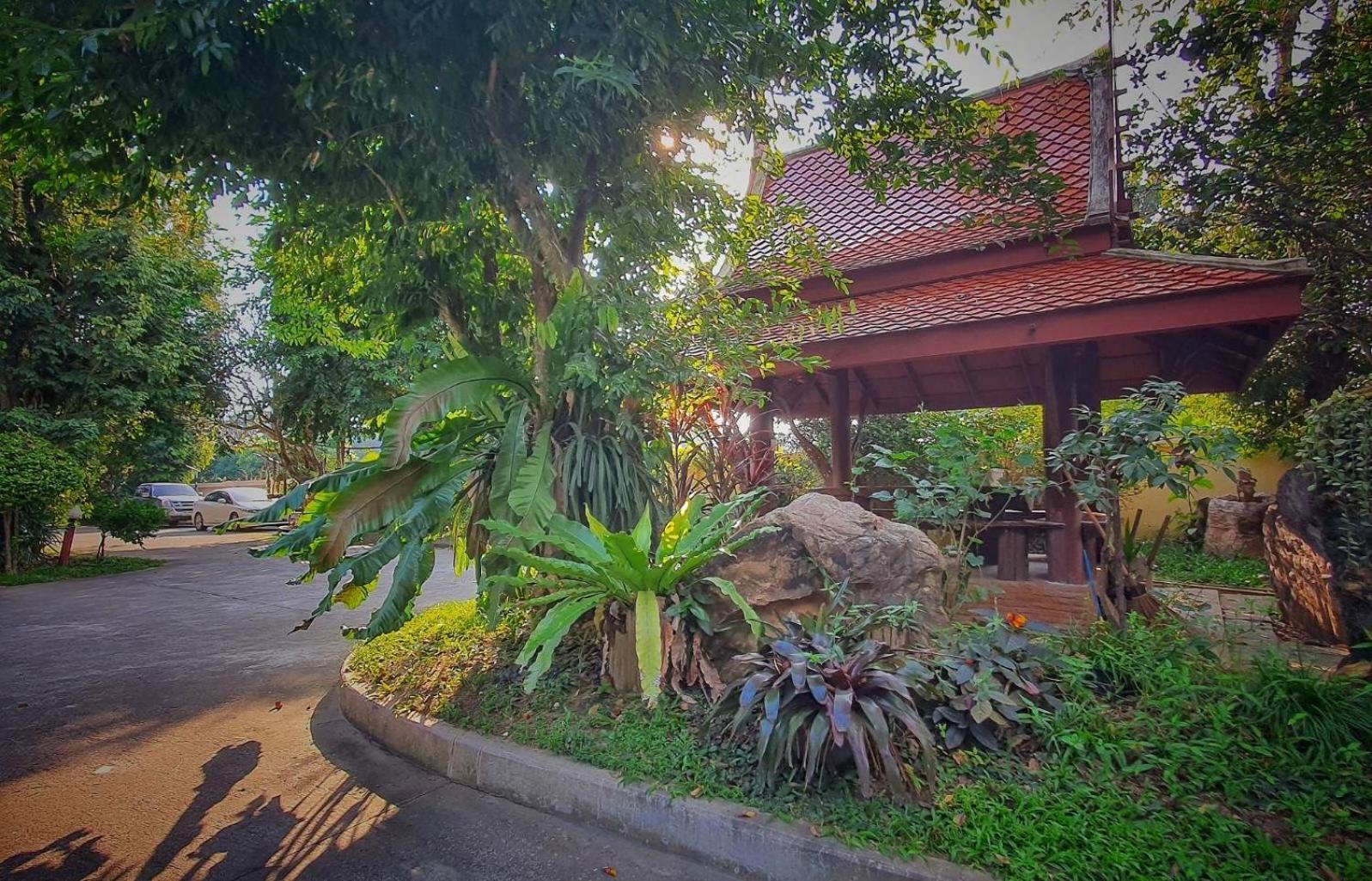Rumah tetamu Ruen Thai Ban Rim Nam Kamphaeng Phet