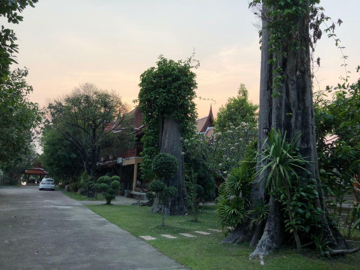 Ruen Thai Ban Rim Nam Rumah tetamu Kamphaeng Phet