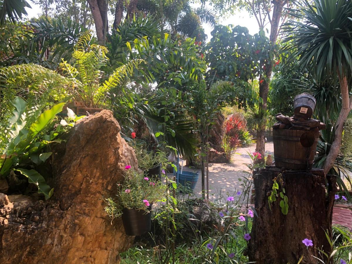 Ruen Thai Ban Rim Nam Rumah tetamu Kamphaeng Phet